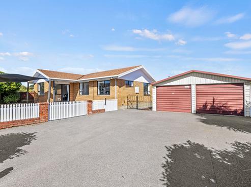 8 Glenbyre Place, Bromley