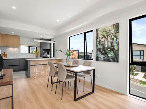 13 Papatahi Lane, Flat Bush