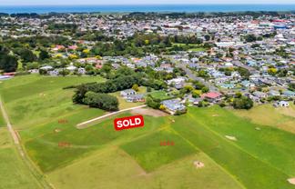 0n Douglas Street Sections, Hawera