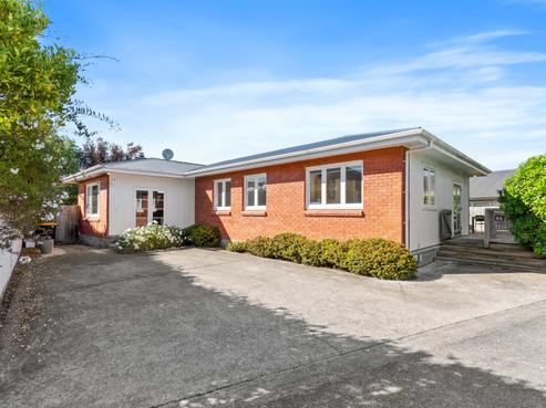 64 Cologne Street, Martinborough