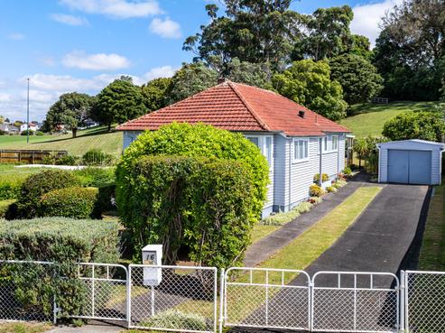 16 Alamein Terrace, Mount Albert