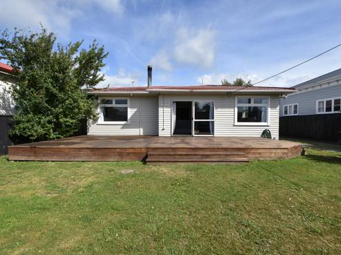 226 High Street South, Carterton