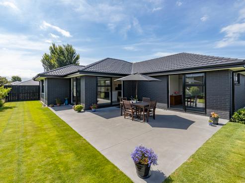 14 Awarua Road, Pegasus