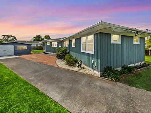 137 Henderson Valley Road, Henderson