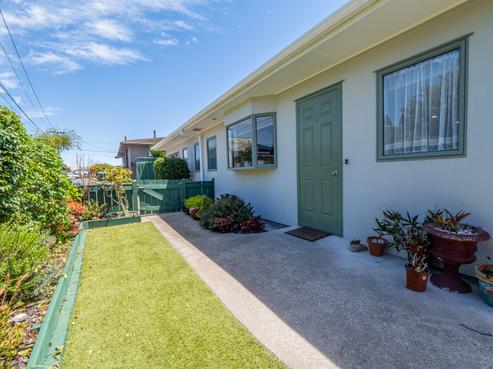 33F Sanders Avenue, Westown
