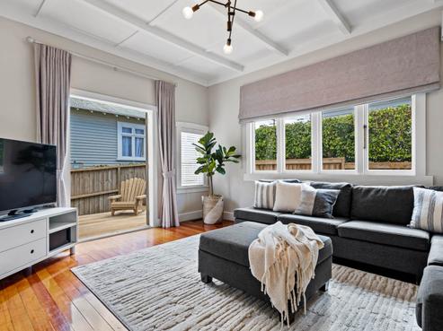35A Queensway, Three Kings