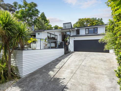 82 Daffodil Street, Titirangi