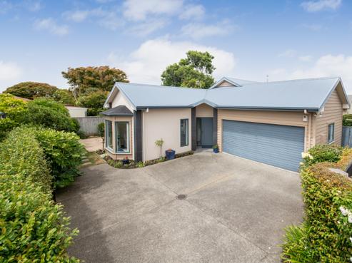16 Cloake Way, Palmerston North Central