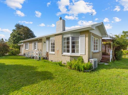 1 Skipage Grove, Featherston