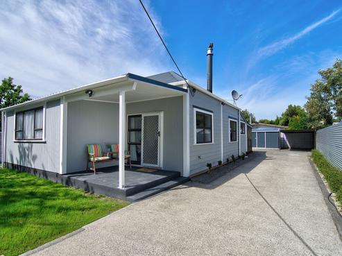 25 Clifton Avenue, Carterton