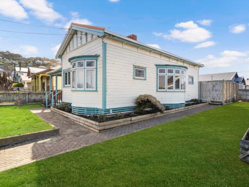 12 Wha Street, Lyall Bay