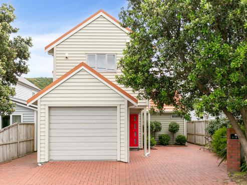 2/6 The Parade, Island Bay
