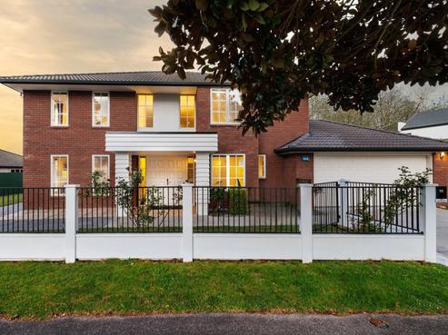 16 Stoneleigh Drive, Chartwell