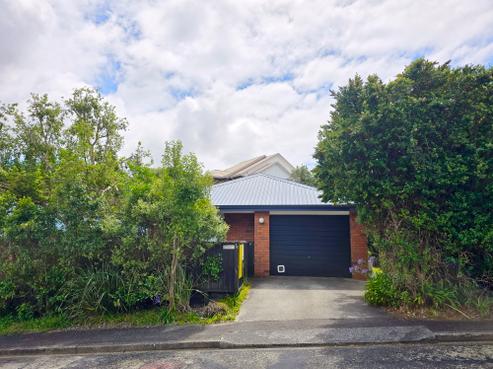 5B Peter Button Place, Johnsonville