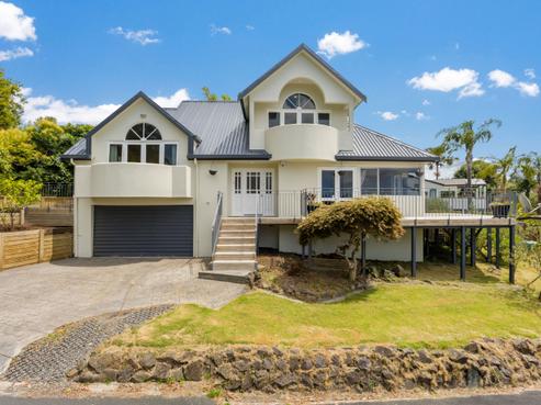 10 Tawhana Crescent, Red Beach