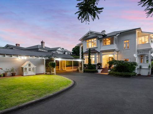 13 Golf Road, Epsom
