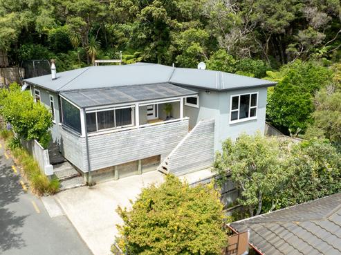 239 Whites Line East, Waiwhetu