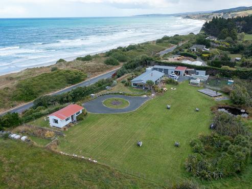 16 Taieri Mouth Road, Brighton