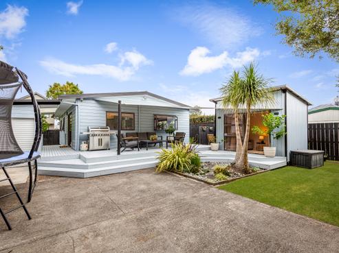 2/9 London Street, Te Atatu Peninsula