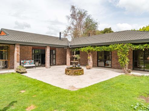 71 Railway Road, Carterton