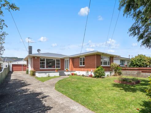 210 Taita Drive, Avalon