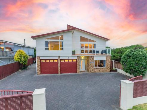 14 Field Way, Waikanae Beach