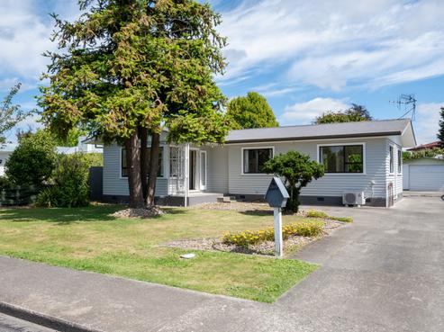 407 Hart Drive, Frimley