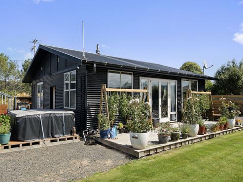 30 Hill Street, Waitati