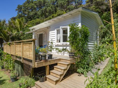 37 Glenesk Road, Piha