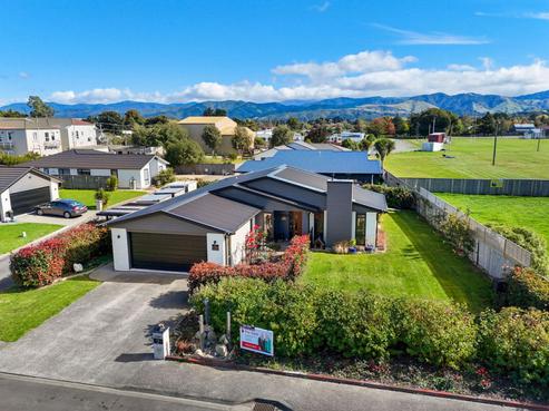 2 Devon Lane, Carterton