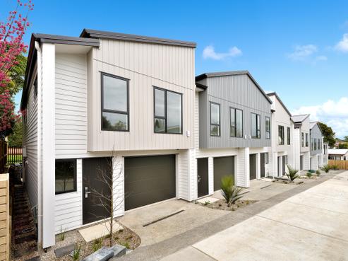 2/30A Tirimoana Road, Te Atatu South
