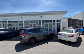 Sweet little mix office/warehouse