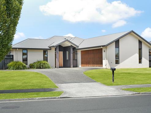 99 Saint James Drive, Huntington