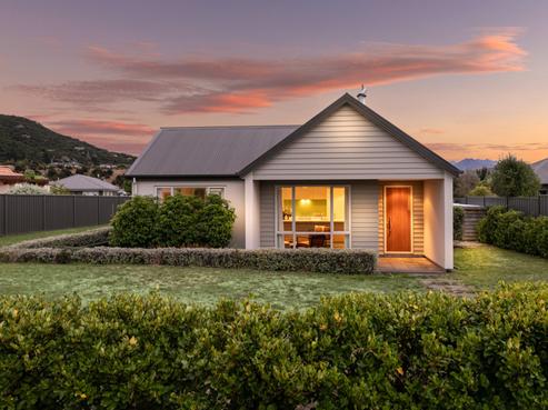 9 Marbleleaf Lane, Albert Town