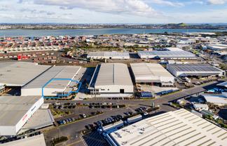 Modern High Stud W/H - small office 