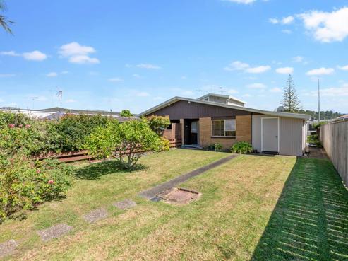 8 West Hoe Road, Orewa