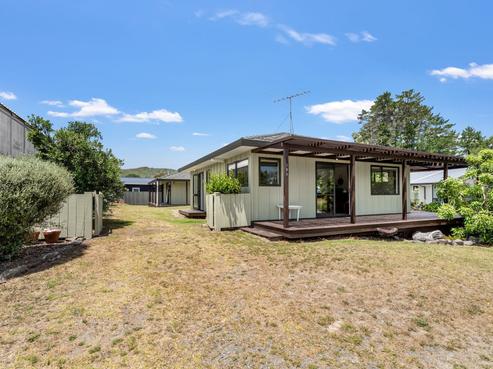 106 Kowhai Avenue, Matarangi