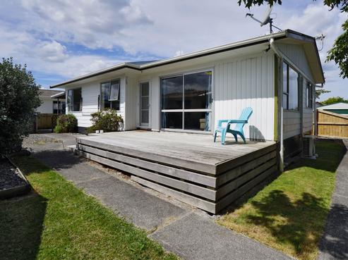 384 Kahikatea Drive, Dinsdale