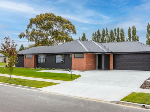 7 McQuillan Avenue, Woodend
