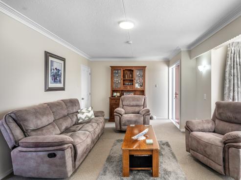 63 Edinburgh Crescent, Waikiwi