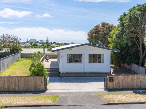 18 Hicks Crescent, Waikanae Beach