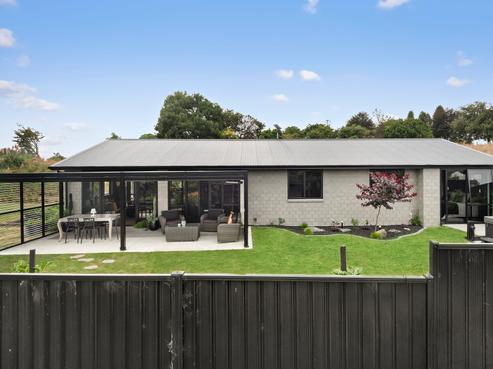 10 Tari Road, Pukeatua