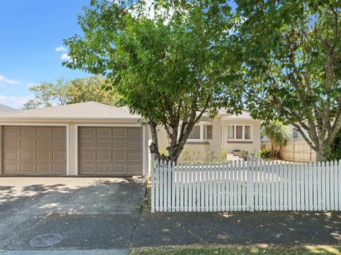247 Saint Andrews Road, Epsom
