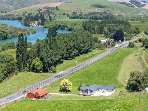 5892 Ettrick-raes Junction Road, Ettrick