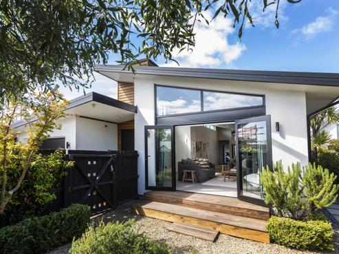 136 Edgeware Road, Saint Albans