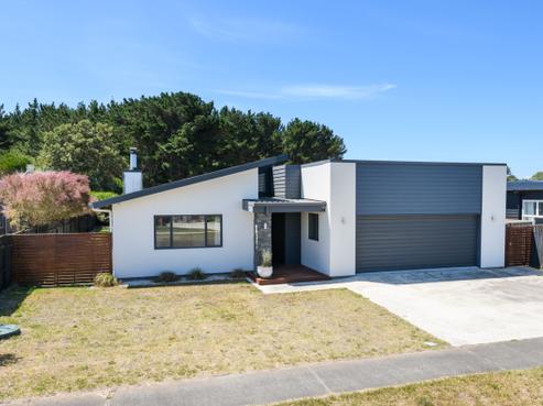 28 Sandown Avenue, Himatangi Beach