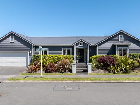 127 Woodridge Drive, Woodridge