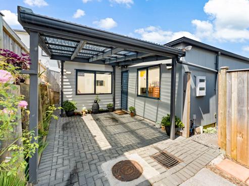 10B Kaimai Avenue, Massey