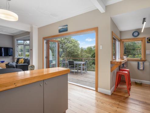5 Jackson Street, Island Bay
