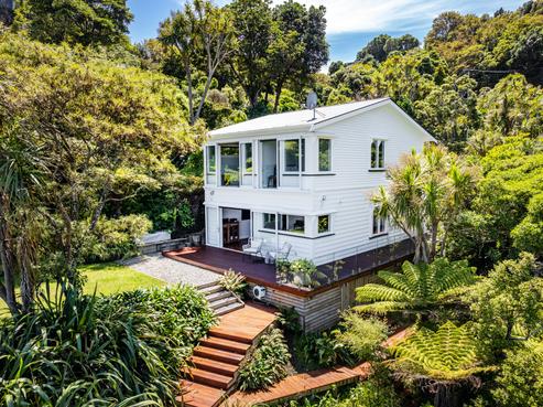 23 Waitohu Road, York Bay